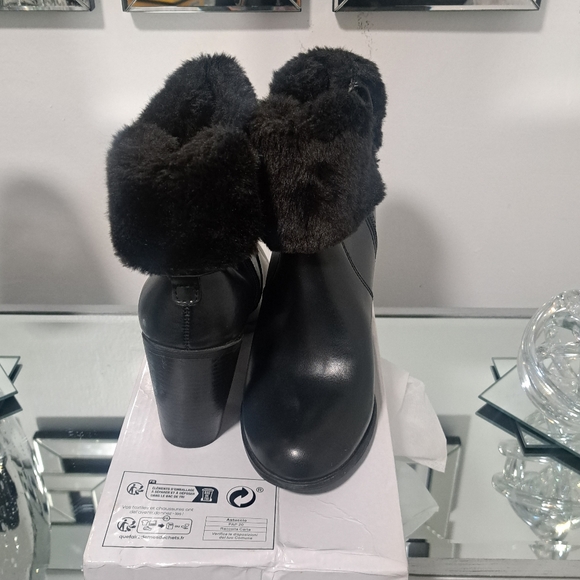 Shoes - Picture 3 of 3